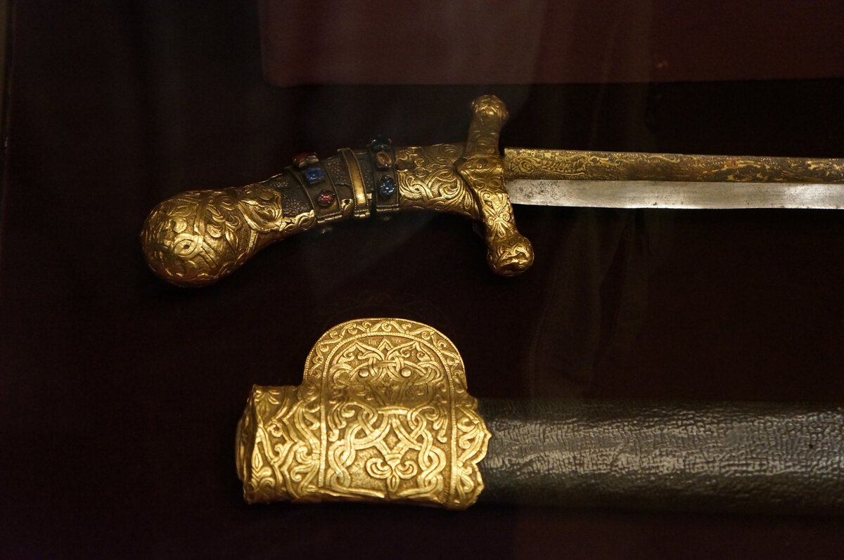 Только меч дает власть.