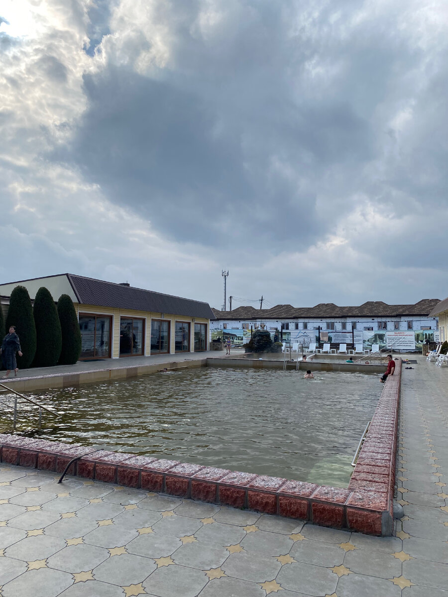 Когда мы только приехали, вообще никого не было. На фото холодный бассейн 