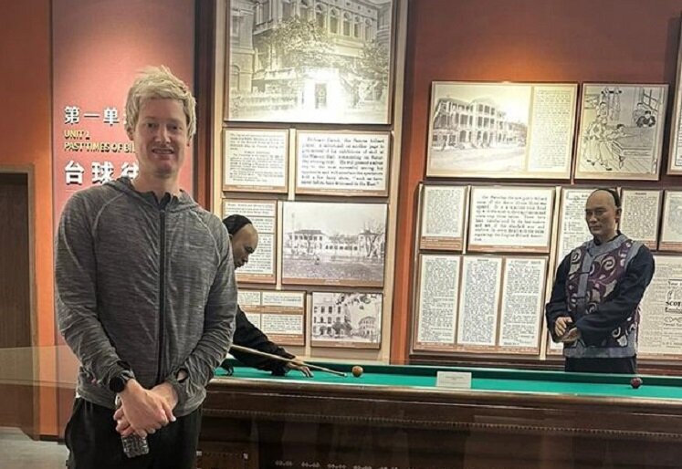 Нил Робертсон в мировом музее бильярда в Юшане. Фото: Instagram / nr147