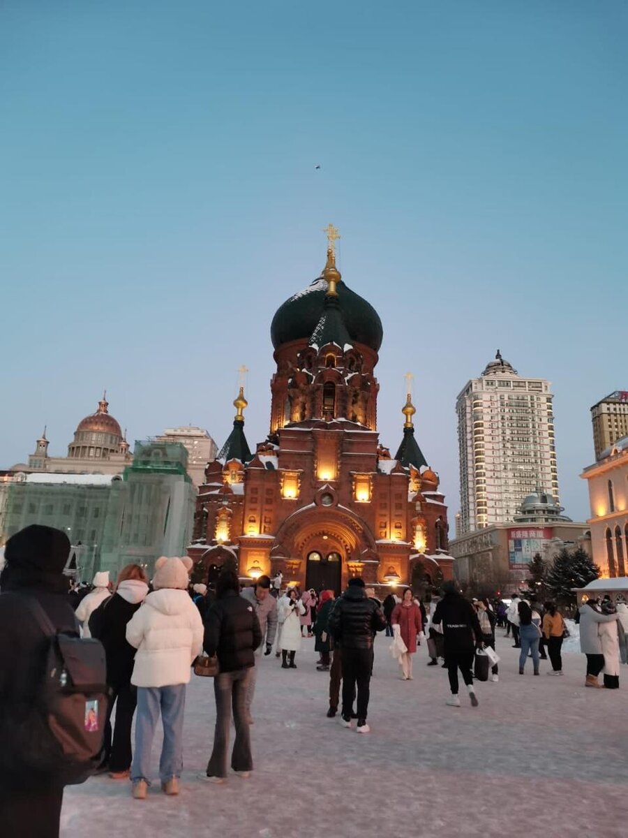 Телефон харбина. Центральная площадь харбина. Православный храм в харбине. Телефон харбина. Храм в харбине.