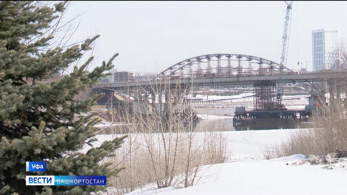    В Уфе до конца апреля закрыли полосу движения моста-вставки через реку Белую