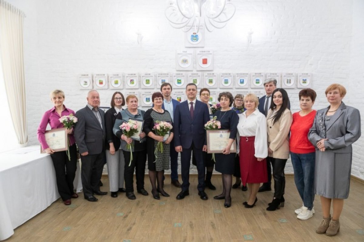    Сотрудников Псковского гидрометцентра отметили региональными наградами