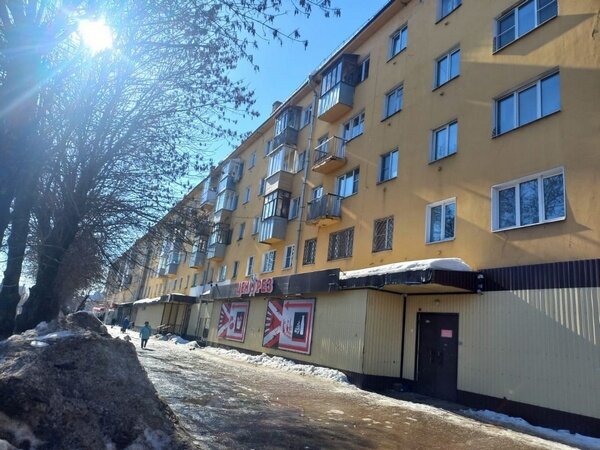     В Иванове наледь с крыши упала на девочку