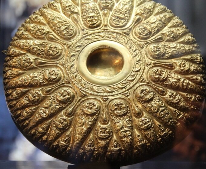 Золотой фалар Скифов почему- то называют Крымским..