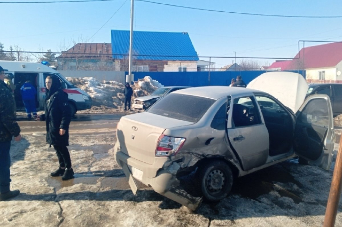 В Самарский области столкнулись 3 машины, один человек госпитализирован |  АиФ-Самара | Дзен