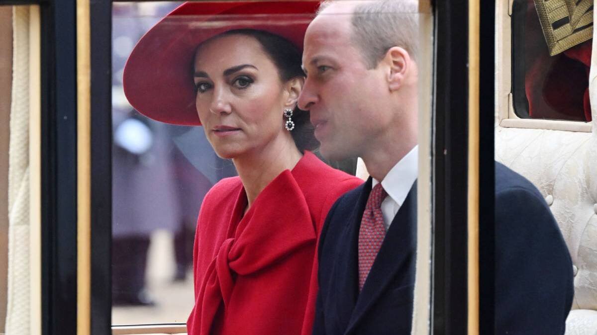 кейт миддлтон наряды. кейт миддлтон. фотошоп кейт миддлтон. кейт миддлтон зубы. герцогиня кейт.