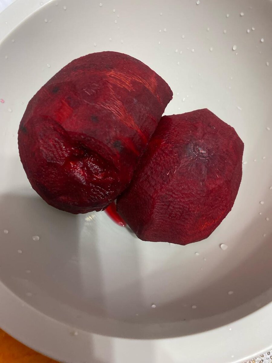 Подготавливаем свеклу.