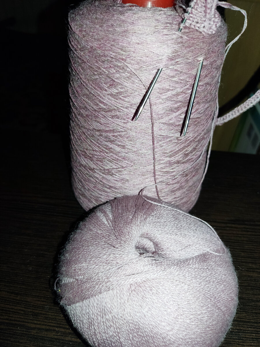 Два фото цвет передан по разному. В реале он что-то среднее. 