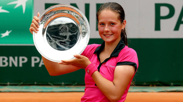    Дарья Касаткина с трофеем Открытого чемпионата Франции в 2014 году. Getty Images
