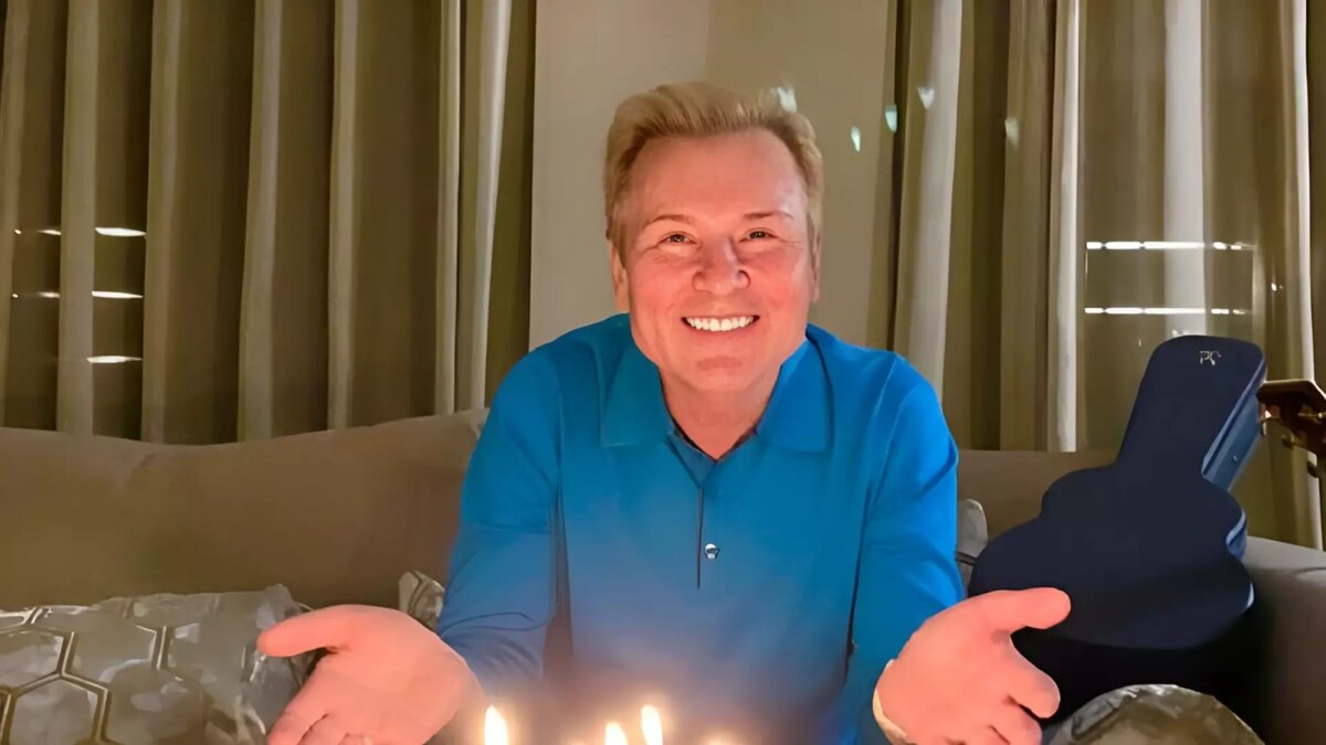     В Тобольске планируют волну хейта в адрес известного артиста Александра Малинина. Причиной негатива граждан стало проживание певца в Германии и молчание на тему спецоперации.