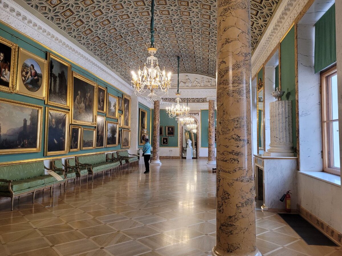 Петергоф (дворцово-парковый ансамбль). Дворец впечатлений в питере адрес. Михайловский замок (1797 - 1800). Дворец впечатлений в питере адрес. Петергоф (дворцово-парковый ансамбль).