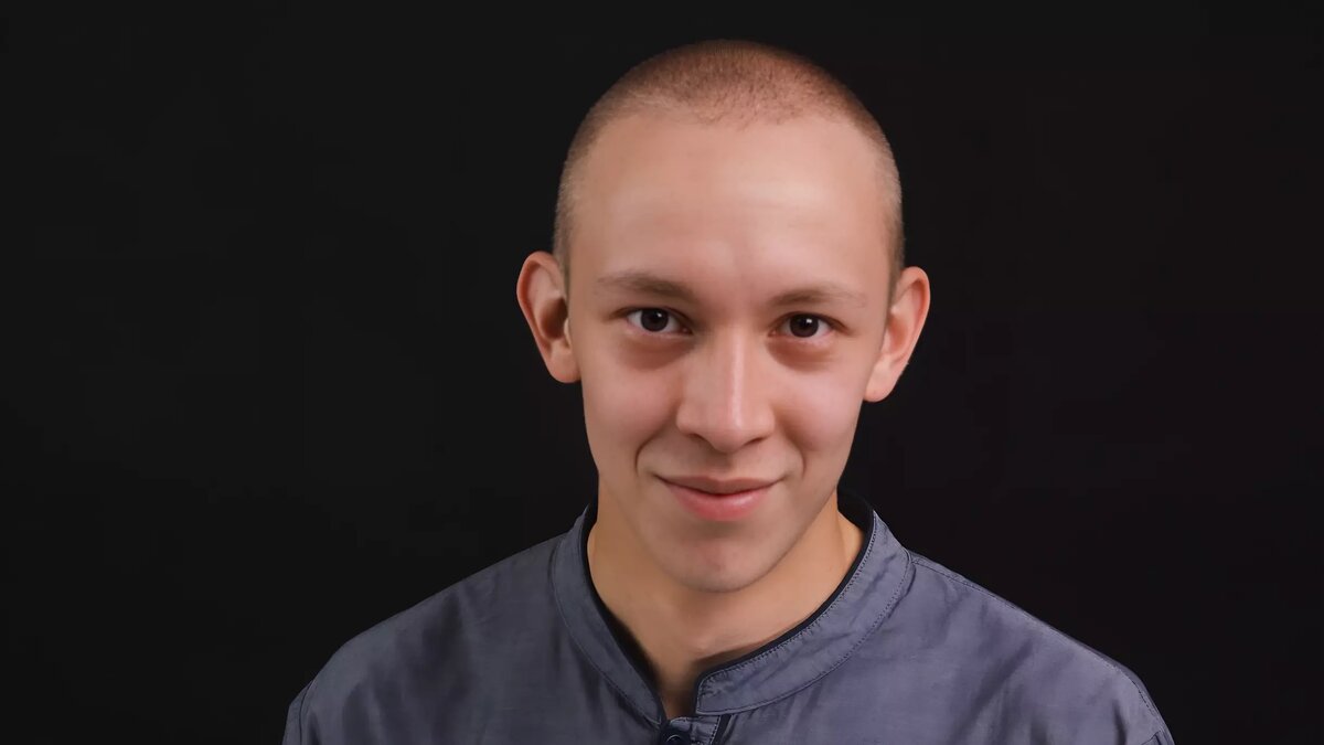     Звезда сериала «Слово пацана» (18+) Лев Зулькарнаев приехал в Тюмень. Актёр посетил родную школу № 70 и пообщался с учениками. Фанатки визжали от восторга и не выпускали из рук телефон, желая сделать побольше снимков.