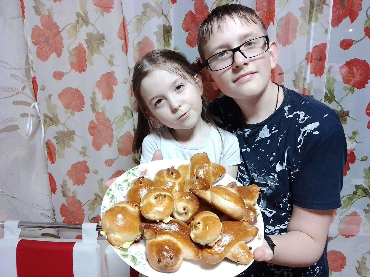 Воооот таких, например, налепили сегодня мы вместе с Ромой и Катюшей.