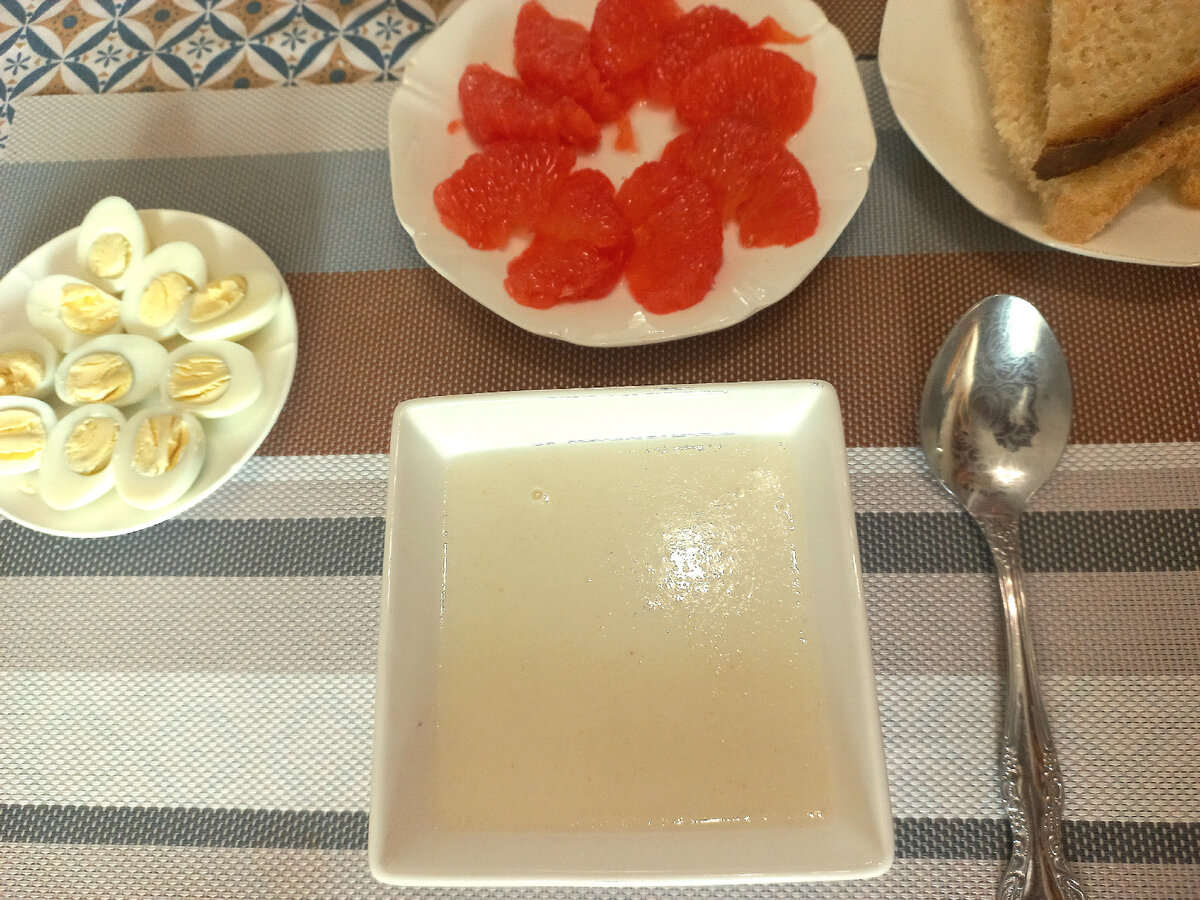 Манная каша, перерелиные яйца, грейпфрут