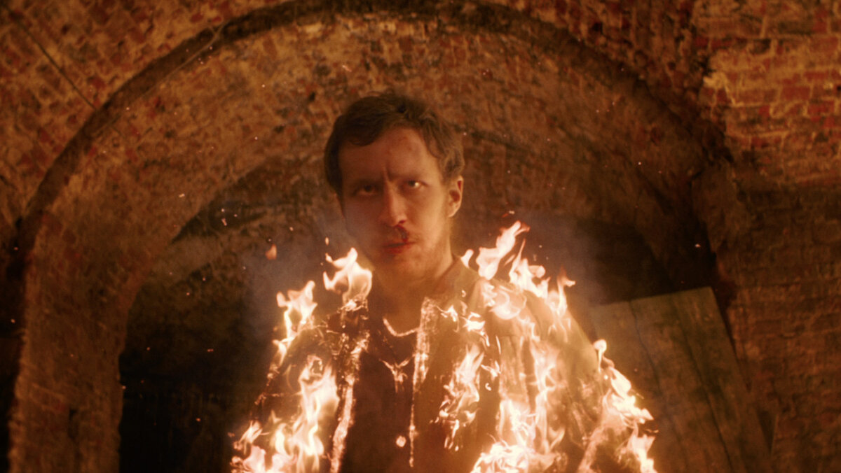 На фото: Семен Трескунов в сериале "Конец света", реж. Александр Незлобин