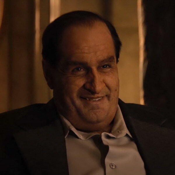     Колин Фаррелл предается воспоминаниям о своем предшественнике в трейлере «Пингвина»