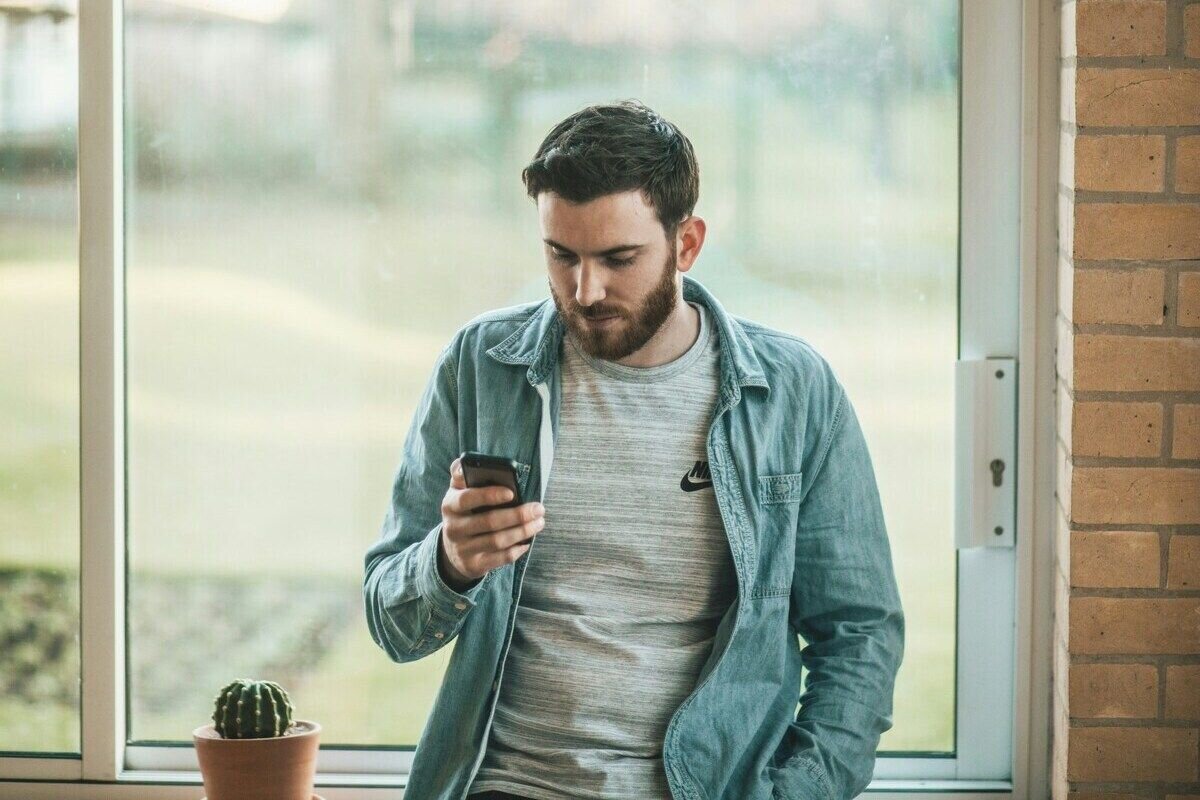 Вы можете записаться к врачу или оплатить штрафы со скидкой в мобильном приложении. Источник: unsplash.com📷
