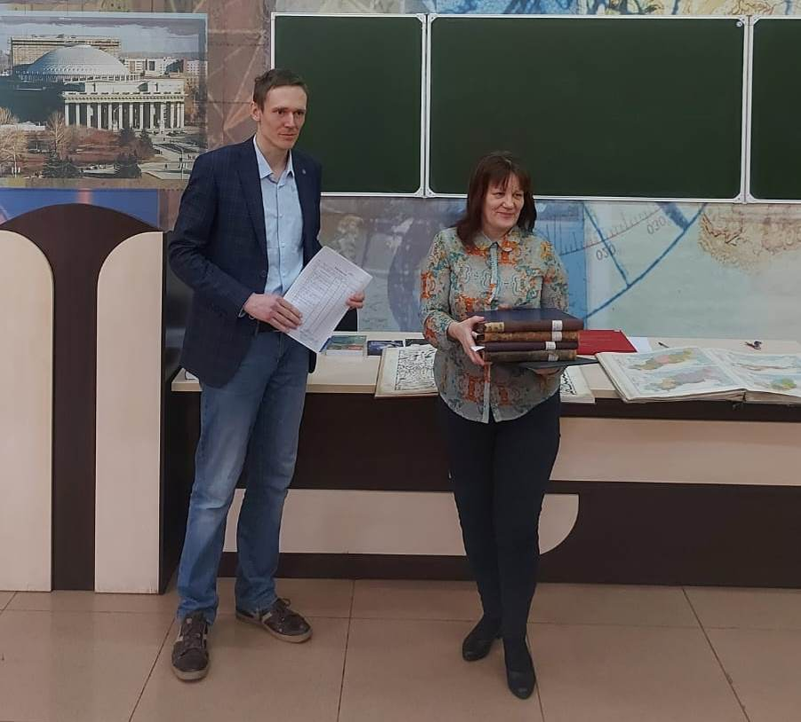 Торжественное вручение книжных артефактов