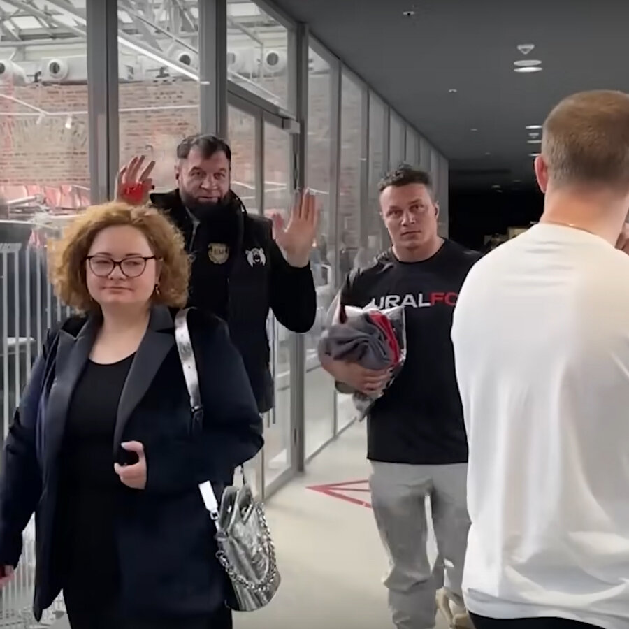 Емельяненко и Дацик прибывают в Академию бокса 