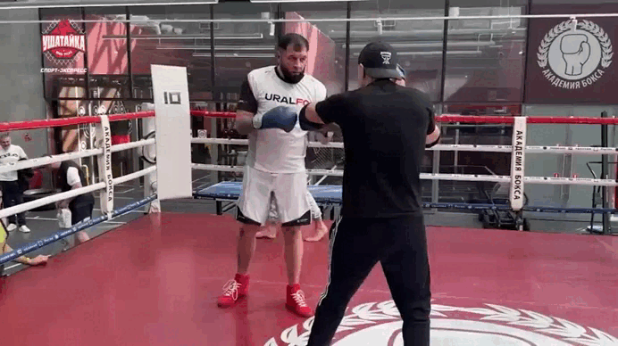 Да ну эту ударку, по лапам попасть не могу 