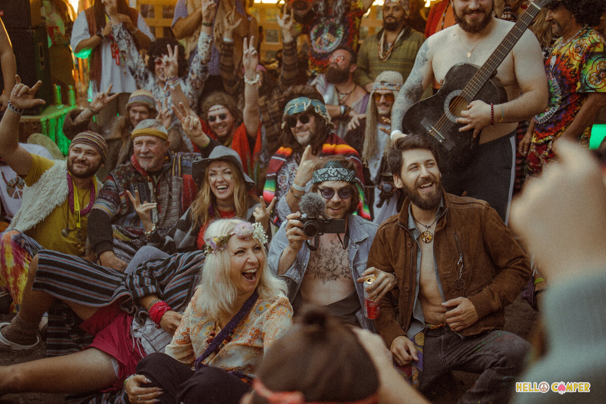 Закрытие сезона путешественников каждый год это тематическая вечеринка.  