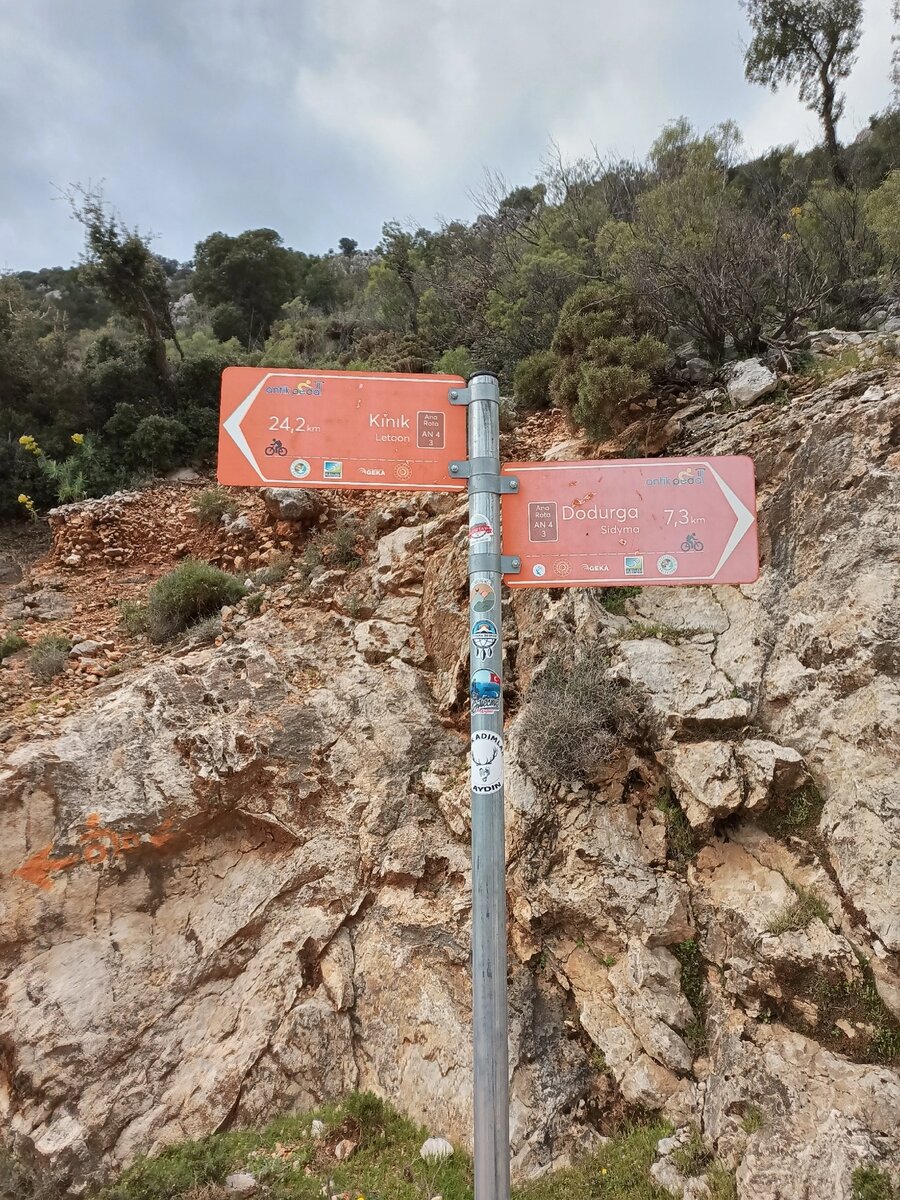 Паралельно пешеходной части Ликийской тропы, есть ещё велосипедный маршрут 🚴
