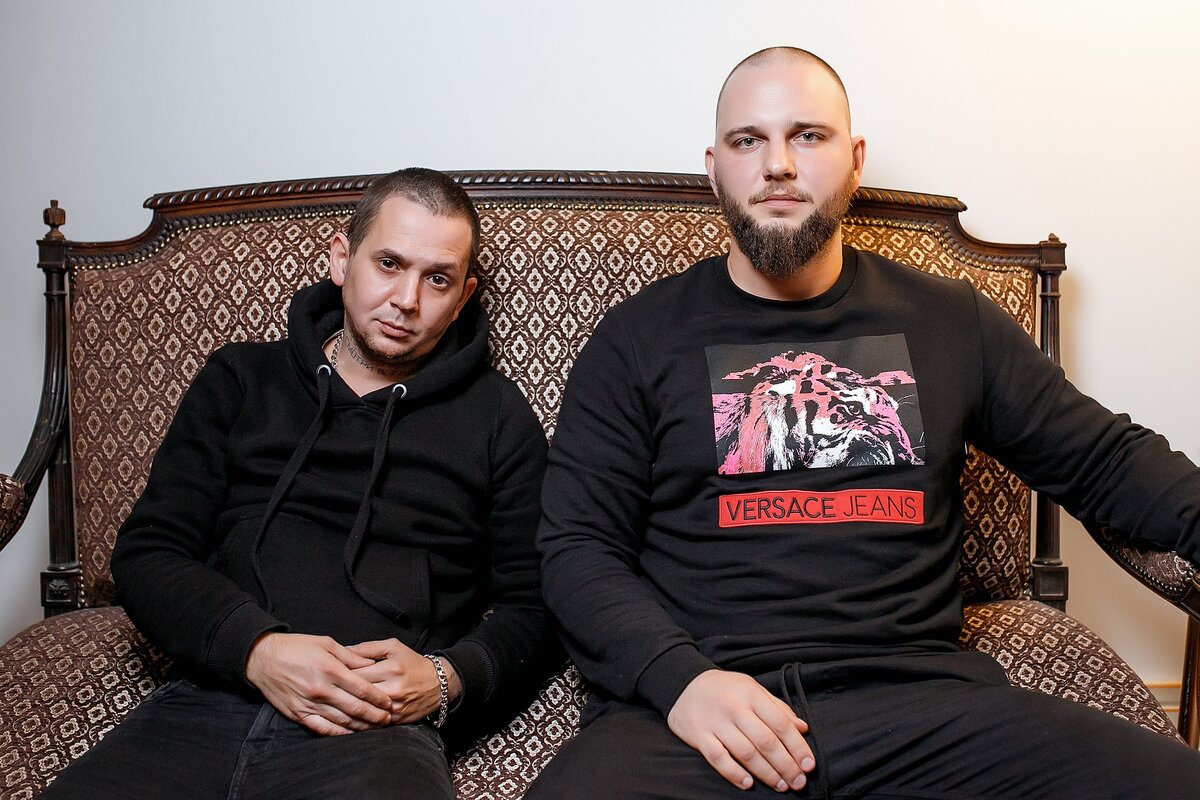 каспийский груз гио пика на белом. каспийский груз обложка альбома. голос каспийский. каспийский груз. каспийский груз обложка.