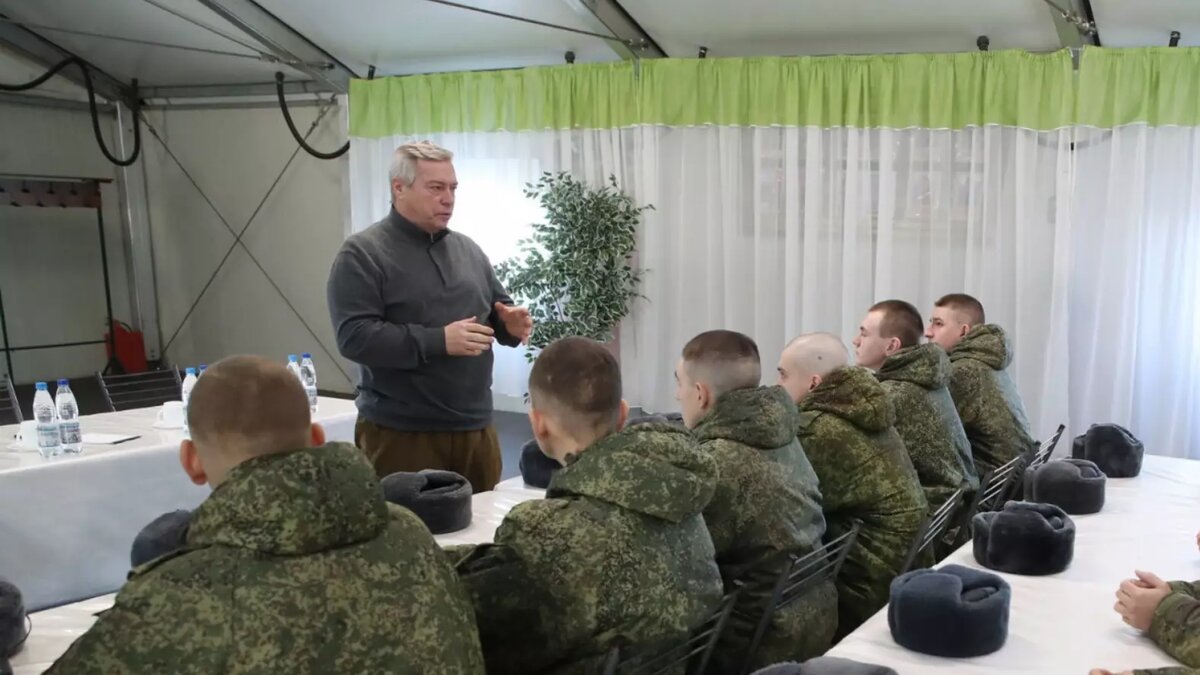     Губернатор Ростовской области Василий Голубев призвал жителей региона быть внимательными и осторожными после произошедшего в «Крокус сити холле» в Москве.