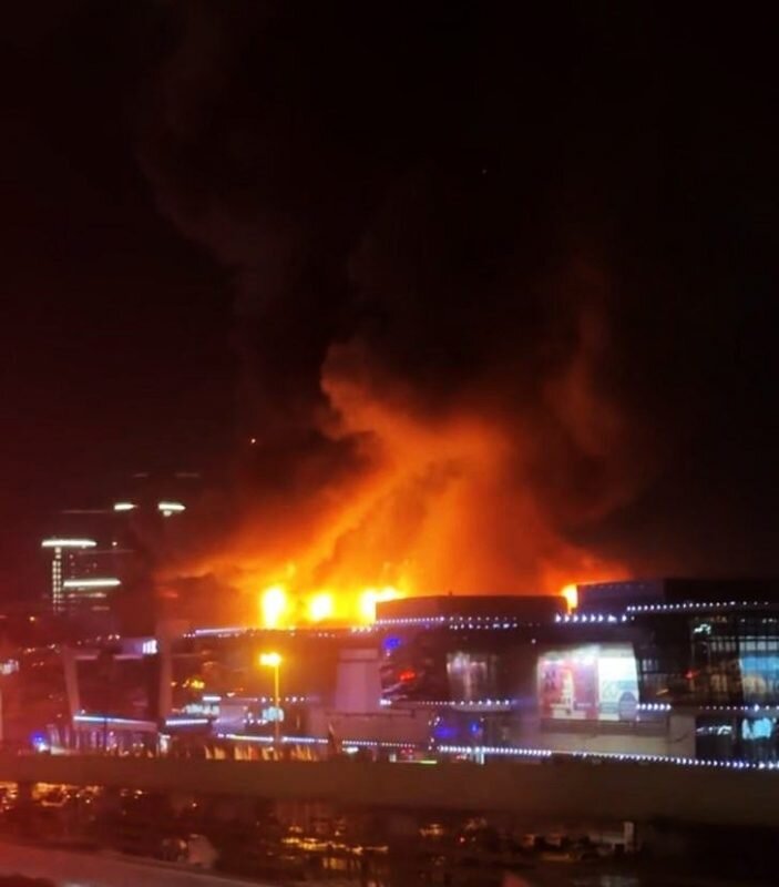    Крокус Сити Холл вечером 22 марта.