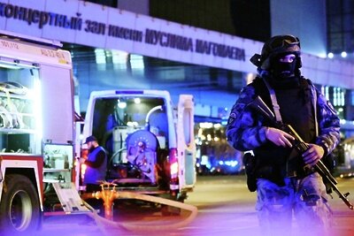    Оцепление и пожарные машины у концертного зала "Крокус Сити Холл", где произошла стрельба ©Максим Блинов РИА Новости