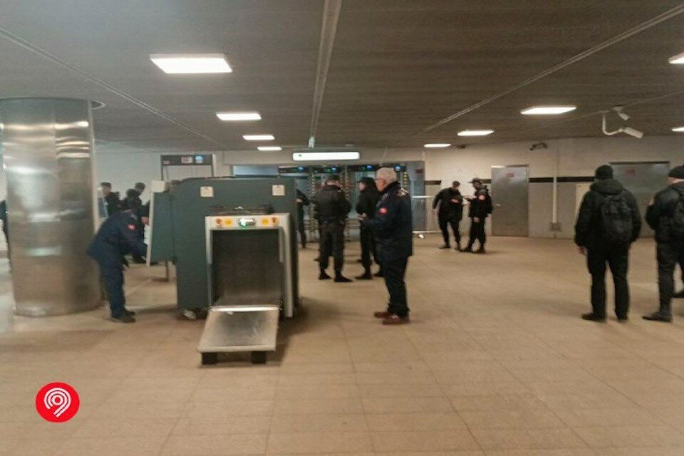 Инспектор досмотровой зоны московского метрополитена. Досмотр в метро. Служба безопасности московского метрополитена. Зоны транспортной безопасности метрополитена. Досмотровая зона московского метрополитена.