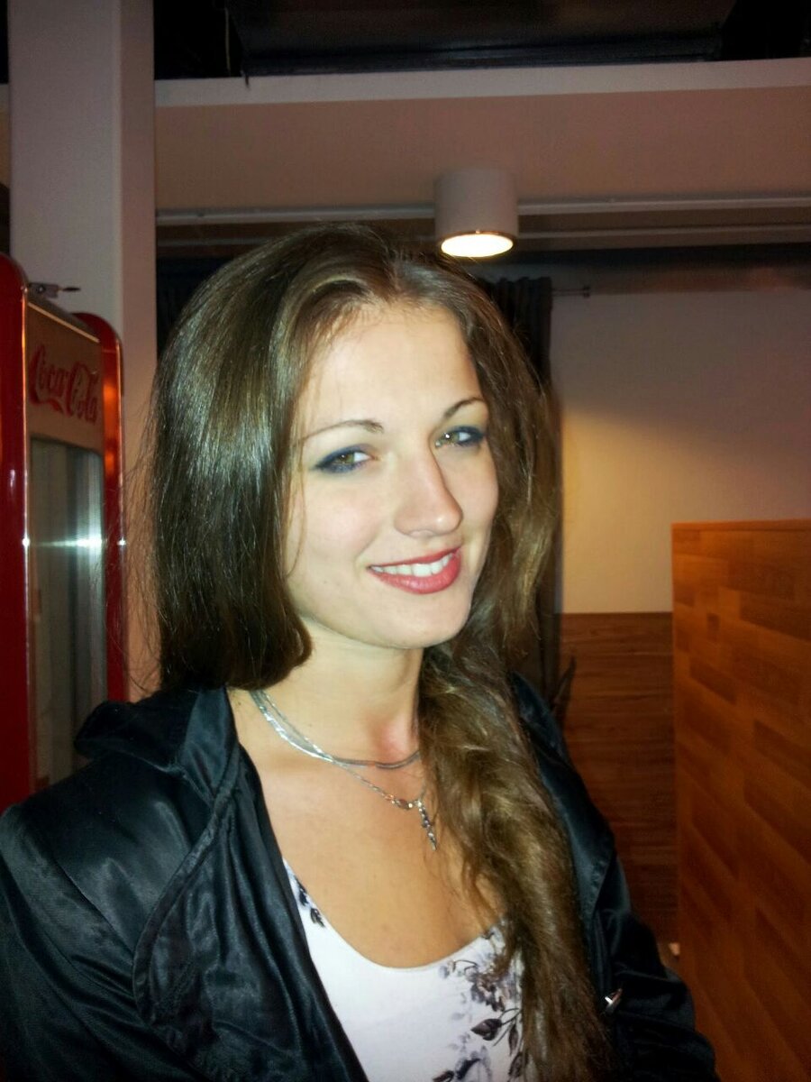 Мой немного сонный вид в офисе.