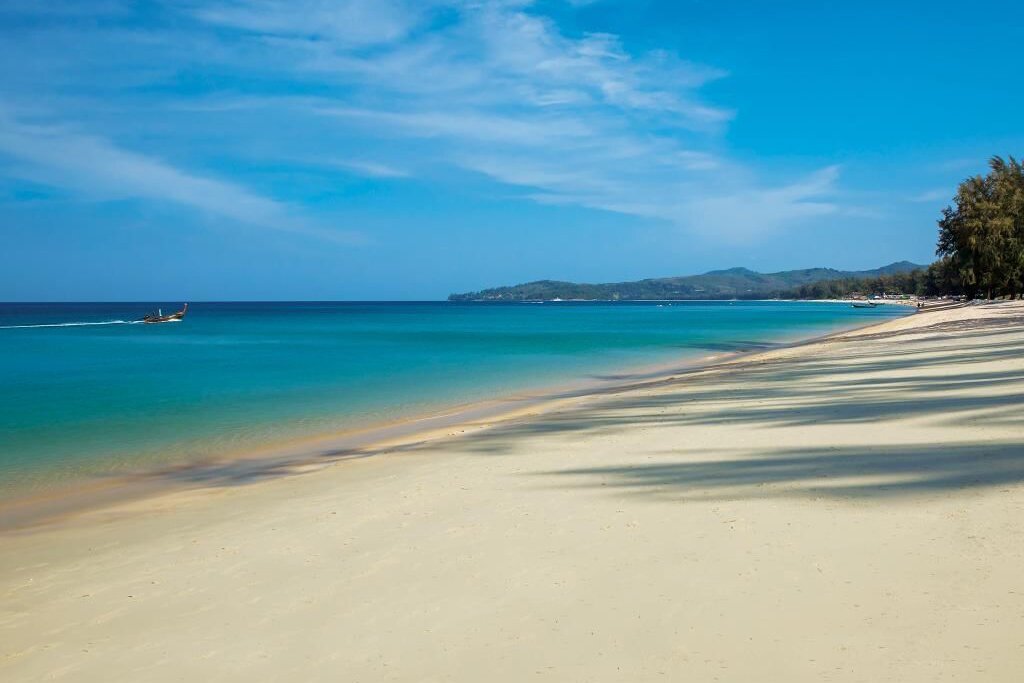 Пляж Банг Тао / фото https://image-tc.galaxy.tf/wijpeg-co073r0nzz7813k3gf1cuq7lp/bang-tao-beach-2020.jpg