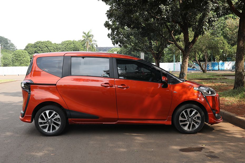 Шины toyota sienta