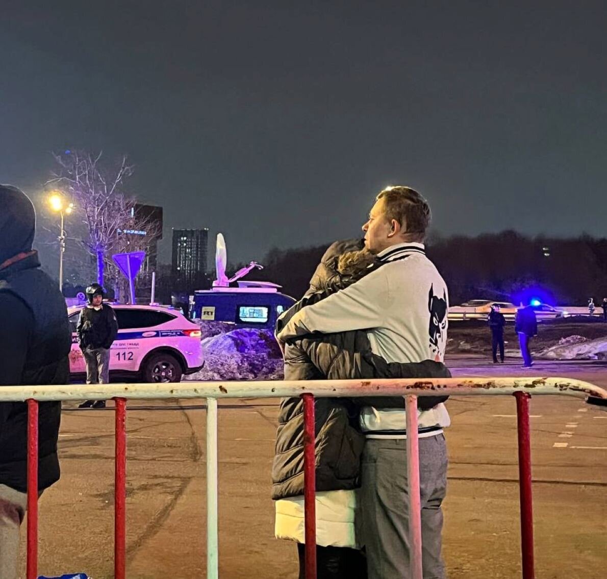 Потрясающий по своему цинизму и жестокости теракт перед концертом легендарной группы «Пикник» в знаменитом «Крокус Сити Холл» совершенный накануне, как будто вернул страну в 90-е или начало 00-х,...-9