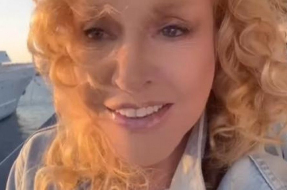    Алла Пугачева.