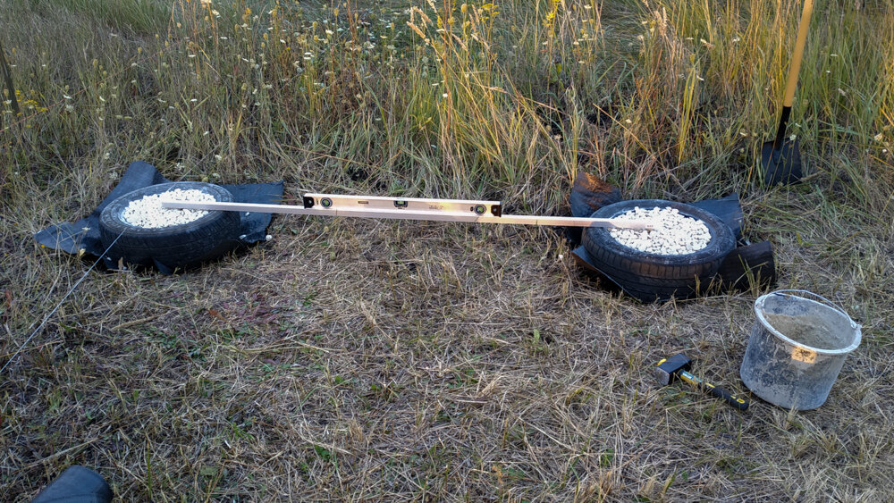 Выводим в уровень соседние покрышки