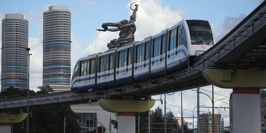 МОНОРЕЛЬС В 1999-М ГОДУ В МОСКВЕ В МАЕ ТОГДА КОГДА ВСЕ БЫЛИ ЗЛЫЕ НА НЕГО ЛЮДИ И ДЕТИ НЕ СПРОСТА, А ИЗ ЗА ТОГО ЧТО ТРАНСПОРТ ТАКОЙ ИМЕЕТ ТОЛЬКО МИНУСЫ. И ВСЁ.