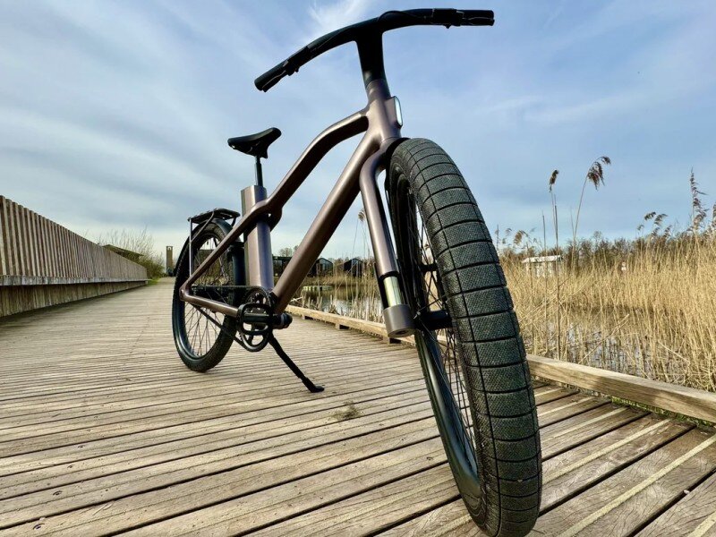    Электровелосипед-универсал Cowboy Cross способен покорять внедорожье