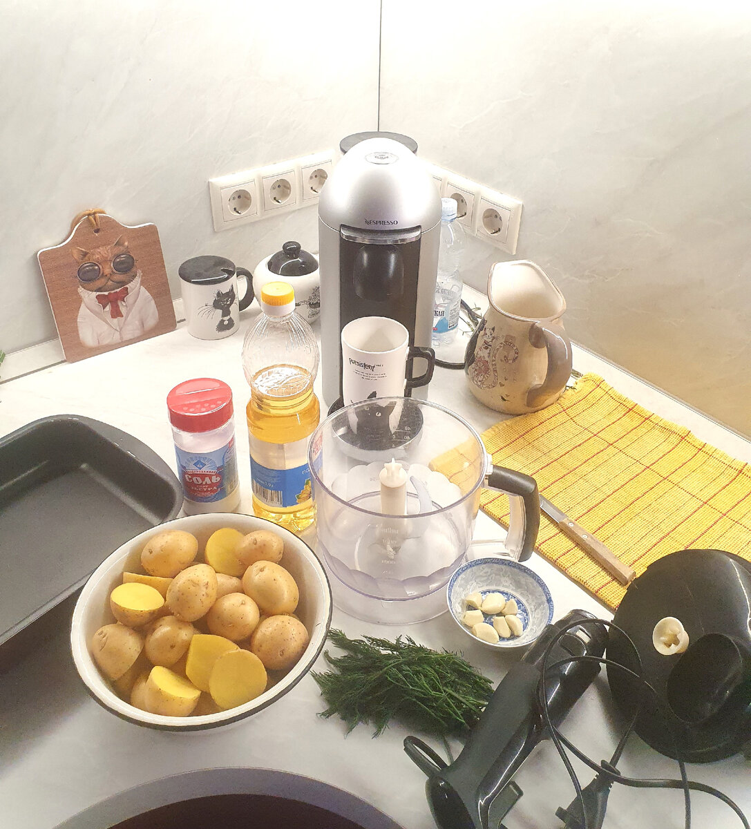 "...подсолнечное масло без запаха, пучок укропа, (без веточек), маленькая или половина крупной, - головки чеснока и соль."