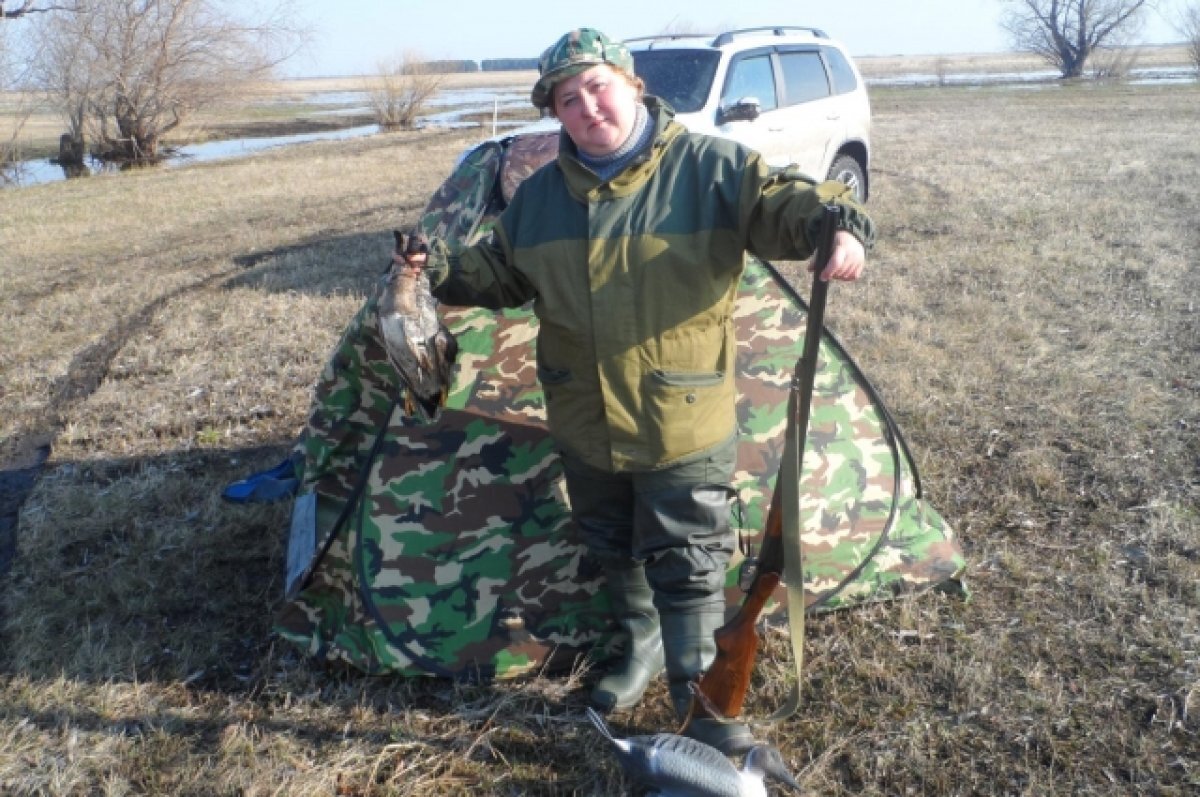    Елена с трофеем с охоты.