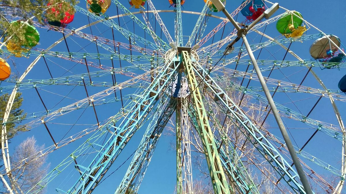     Дату запуска аттракционов объявят позднее.