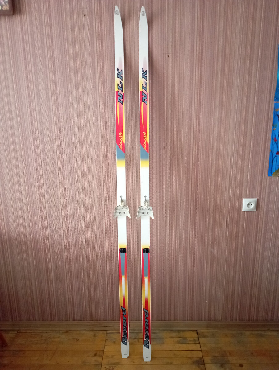 Они такие длинные, что с трудом уместились в кадр