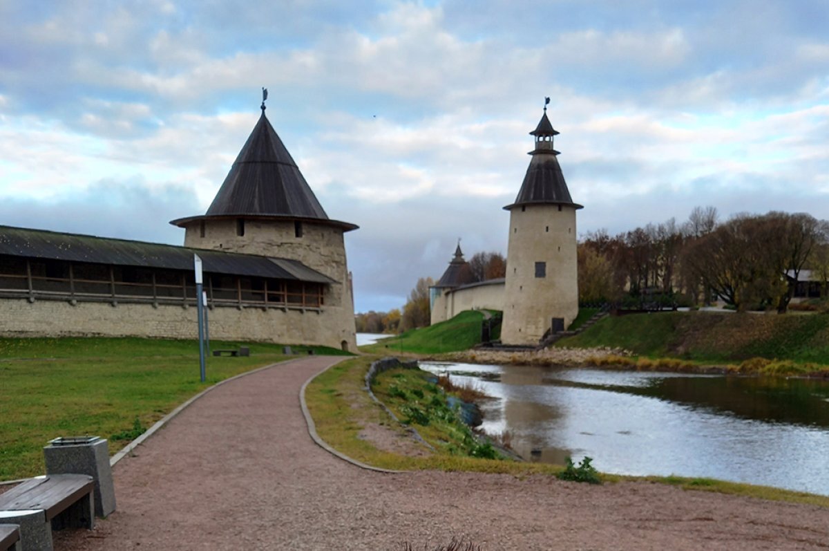    Все массовые мероприятия отменили в ряде псковских муниципалитетах
