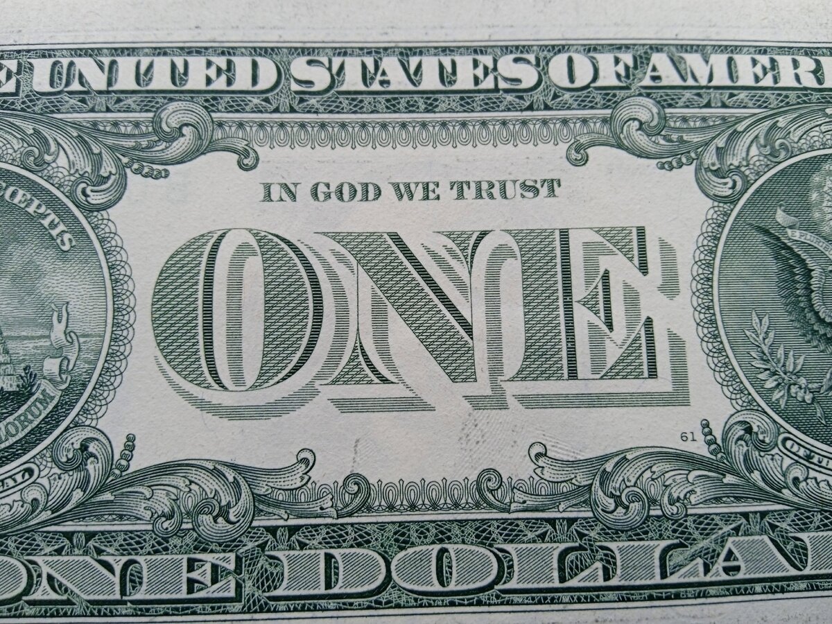 "In God We Trust" - "На Бога уповаем" - официальный девиз США