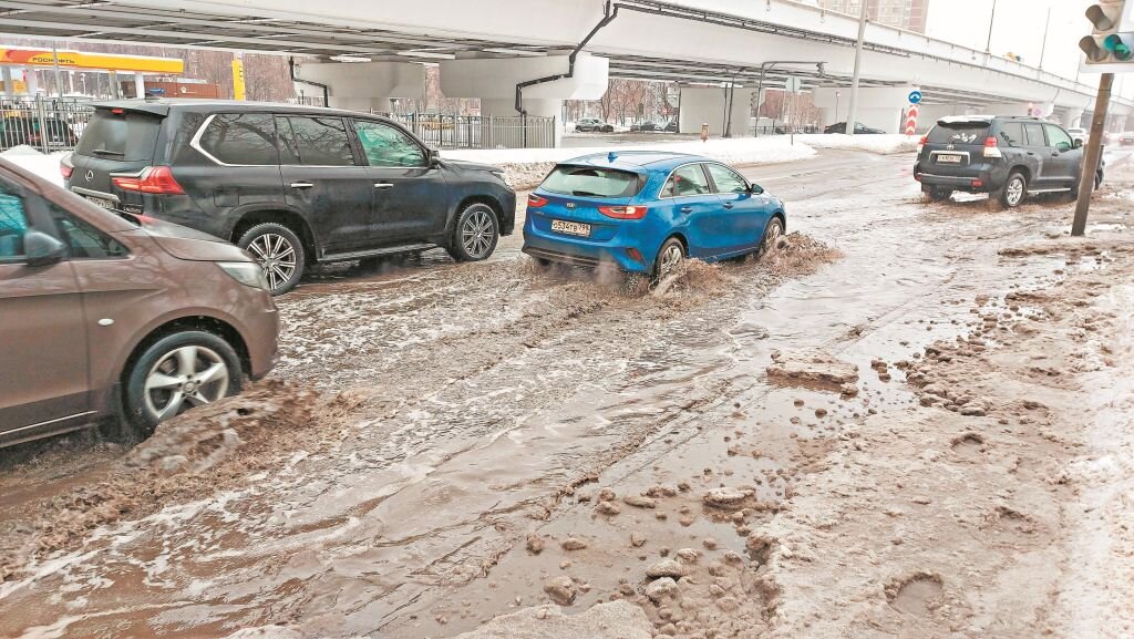 Растаял ли снег уже в элисте. Москва ноябрь зима. Весенний паводок 2023 великие луки. Барнаул в ноябре. Снег фото.