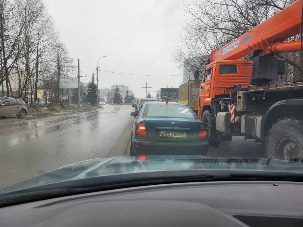 На въезде в Брянск выстроилась огромная пробка – досматривают все машины |  Брянский Ворчун | Дзен