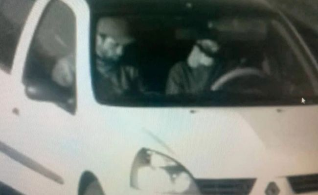 Предположительно, в этом автомобиле (Рено, госномер т668ум 69) террористы в количестве 4-5 человек, приехали к Крокусу.