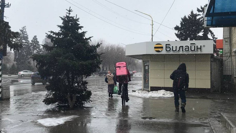     Голые клиенты и адская усталость: доставщик продуктов из Волжского честно рассказал о своей работе
