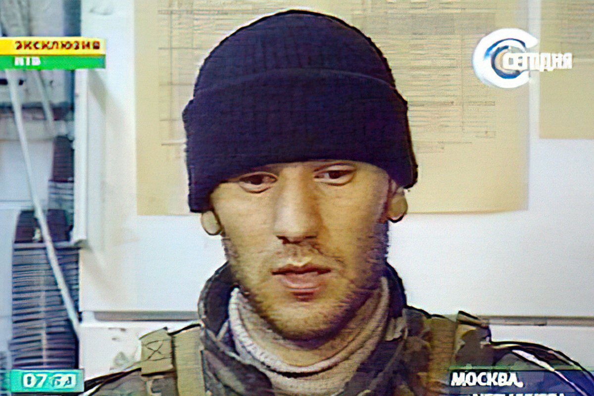 23 октября 2002 года чеченские боевики под предводительством 23-летнего Мовсара Бараева захватили театральный центр на Дубровке.-2